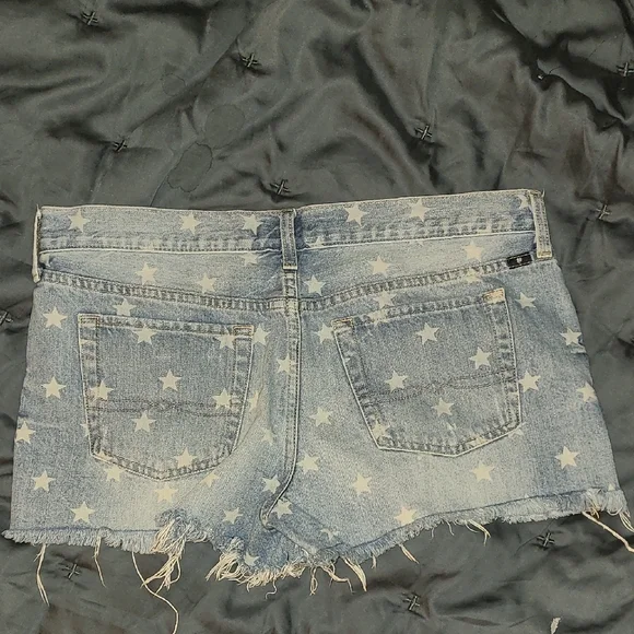 Star Patterned Denim Shorts - Picture 5 of 5